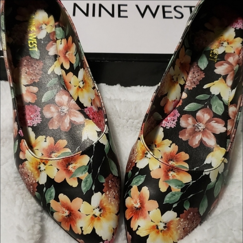 Nine West flats!